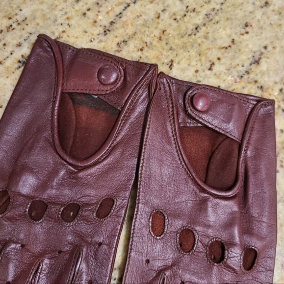 New! Vintage Size S/M Leather Driving Gloves Knuckle Holes Adjustable Strap - Picture 5 of 13